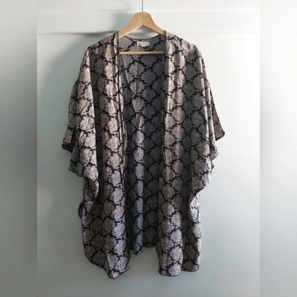 Open front oversized floral multi printed kimono Small Navy/ tan - Picture 2 of 6